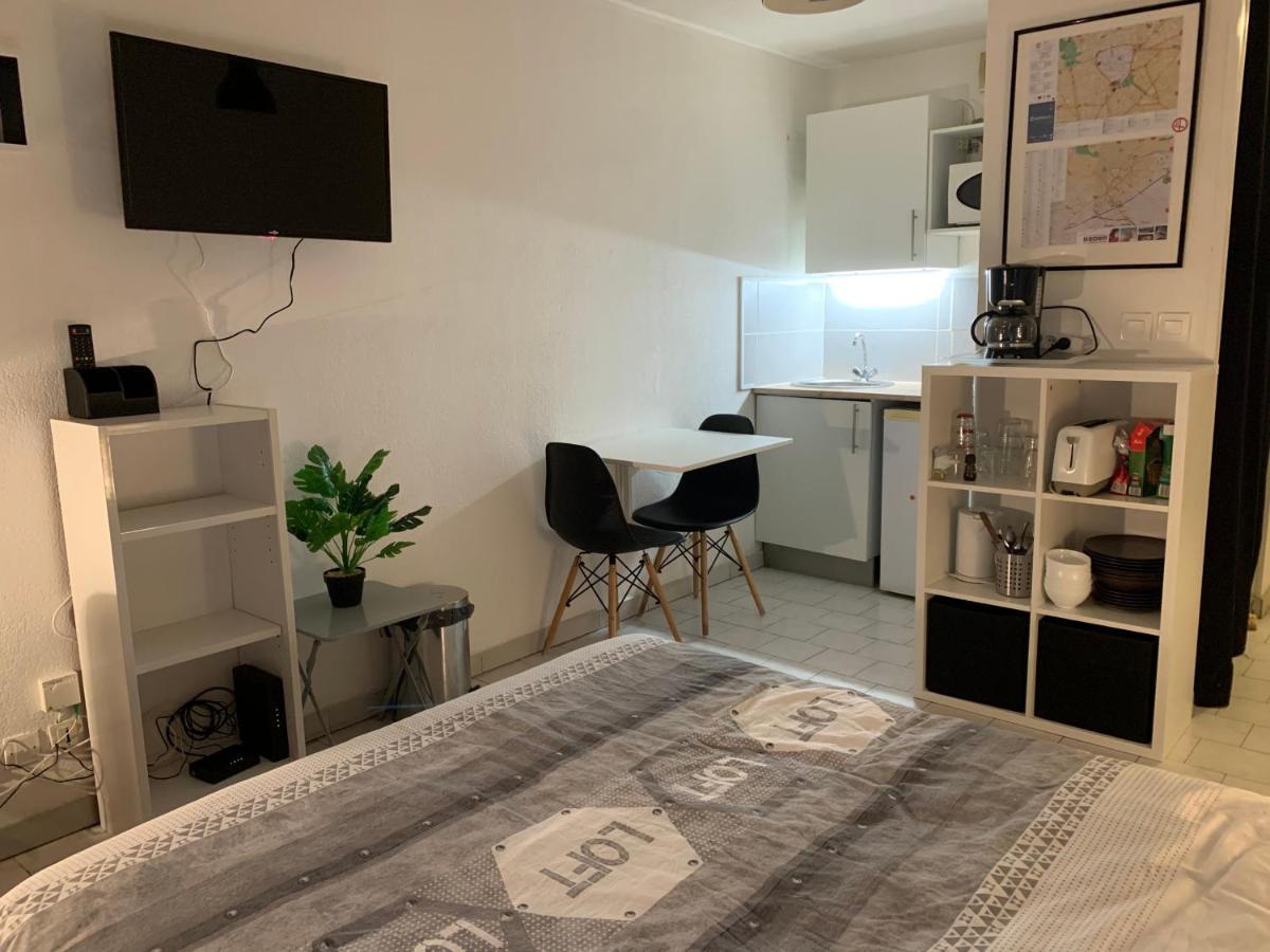 Nimes Studio Parking Dhuoda Exteriör bild